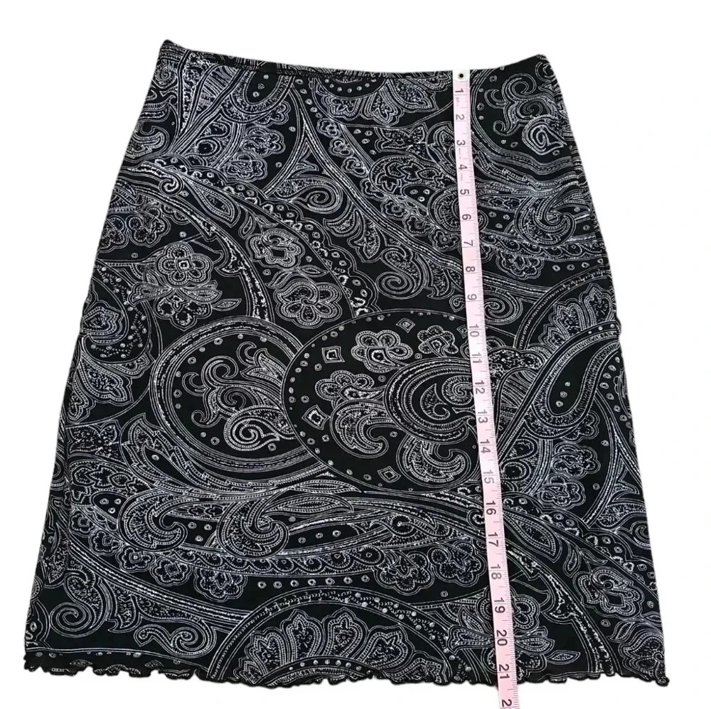 NY&CO Women’s Medium Pencil Skirt Black White Paisley Stretchy Office Minimalist - Picture 3 of 4